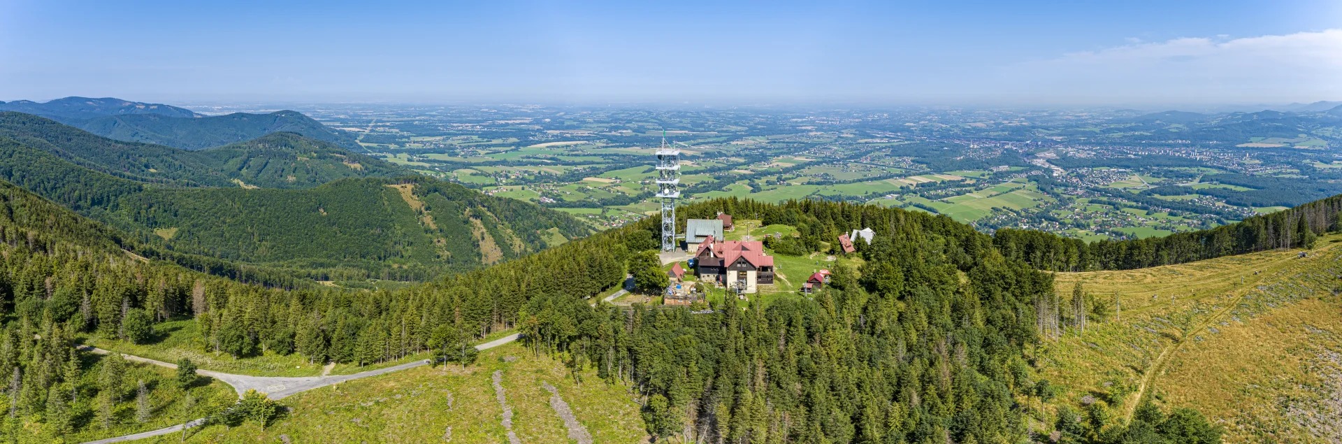 Chata a rozhledna na Javorovém